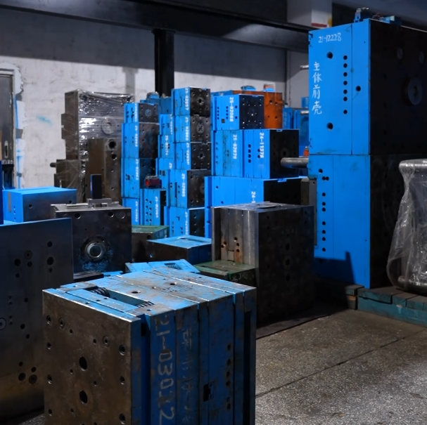 大银塑胶-塑胶餐具模具厂