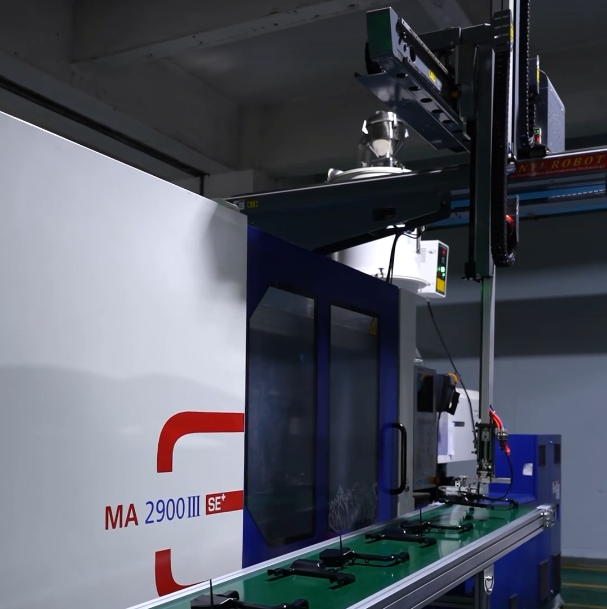 大银塑胶-大型注塑产品加工