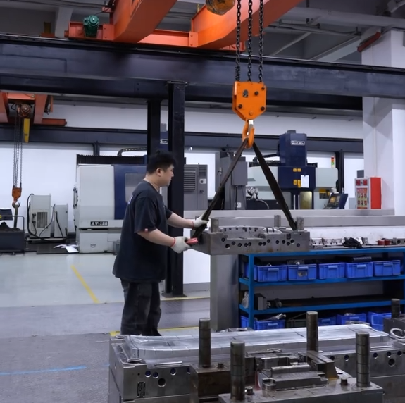 东莞注塑模具加工制造厂商-大银塑胶
