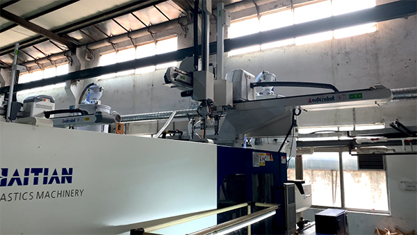 东莞模具制造工艺深度了解电火花加工中提高加工精度