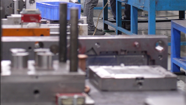 模具厂模具定做：自攻螺钉柱的3大核心设计要点