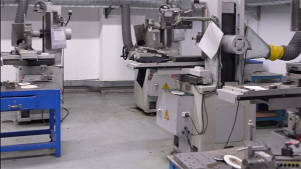 塑料模具生产：如何凸显加工喷漆的核心优势？