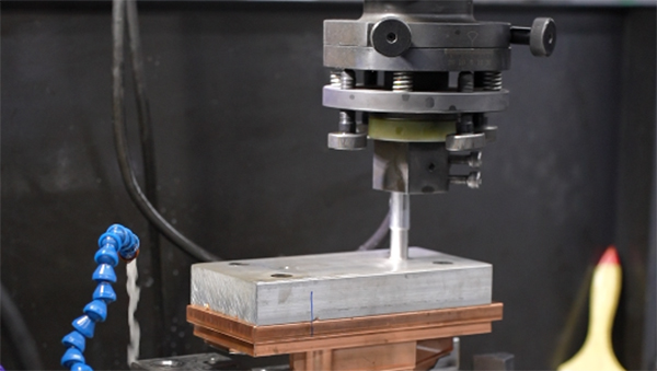 模具制造加工厂家：材料选择指南与注塑起皱原因解析