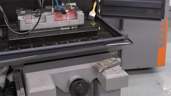 扫地机开模注塑：清扫能力分析需聚焦核心部件的模具与功能适配