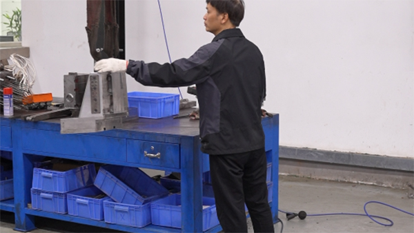 越南注塑模具生产：冷却水道的3大核心价值与维护要点