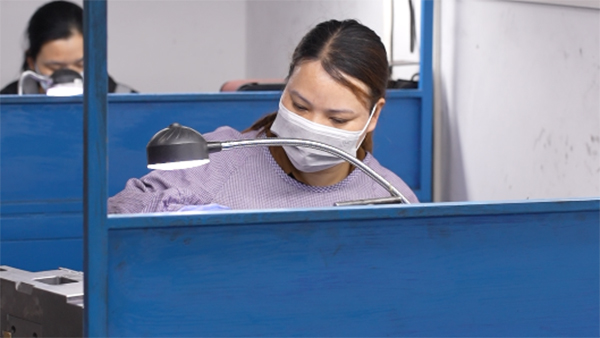 扫地机模具注塑：影响制品尺寸精度的6大核心因素