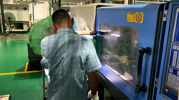 大型塑胶模具注塑核心加工流程-大银塑胶30年行业经验