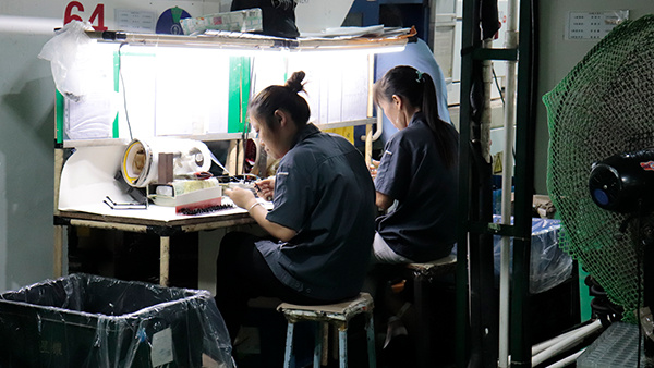 扫地机开模注塑：热塑性塑料吸湿性与相容性关键把控