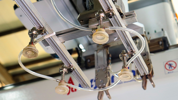 塑胶模具加工中收缩痕的成因与解决策略