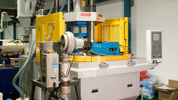 塑胶餐具模具制造厂模具注塑色差：成因解析与改善方案