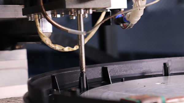 东莞注塑加工厂：塑件内应力过大的成因与改善策略