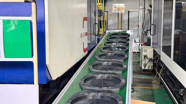 东莞扫地机开模注塑加工：模具钢材选型要点与适配指南