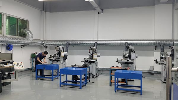 东莞订制塑胶模具厂：注塑成型核心流程与管控要点