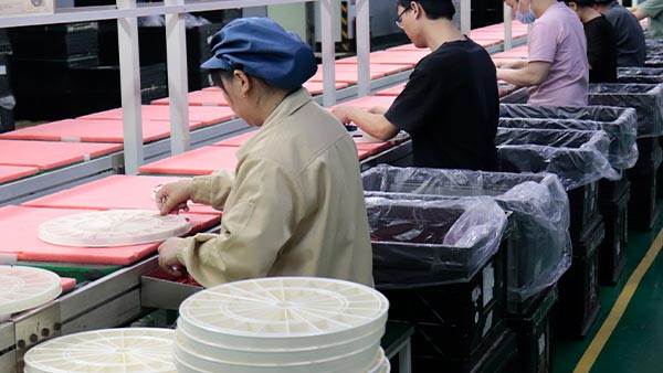 东莞塑胶模具生产商-大银高精密尺寸管控标杆