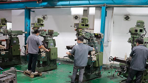 东莞注塑模具加工制造厂商：定模与动模的协同艺术