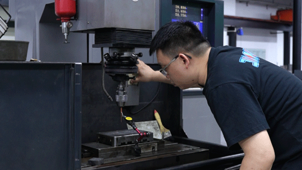 东莞家电注塑加工生产厂家_小家电塑胶件量产工厂_东莞大银塑胶