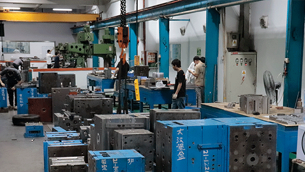 东莞注塑加工厂_塑胶件批量代工生产_东莞大银塑胶